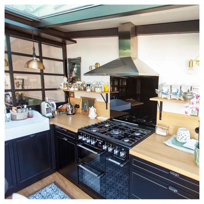 Cuisine sur mesure traditionnelle moderne noir laque — Maison 1950, Saint-Maurice, Saint-Maurice