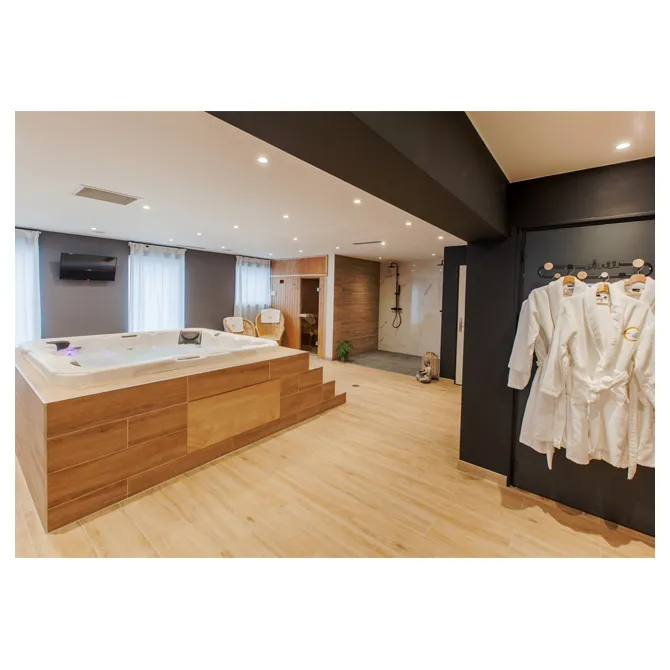 Spa privatif bassin mur noir peignoirs — Institut de beauté et spa, Marquette-lez-Lille