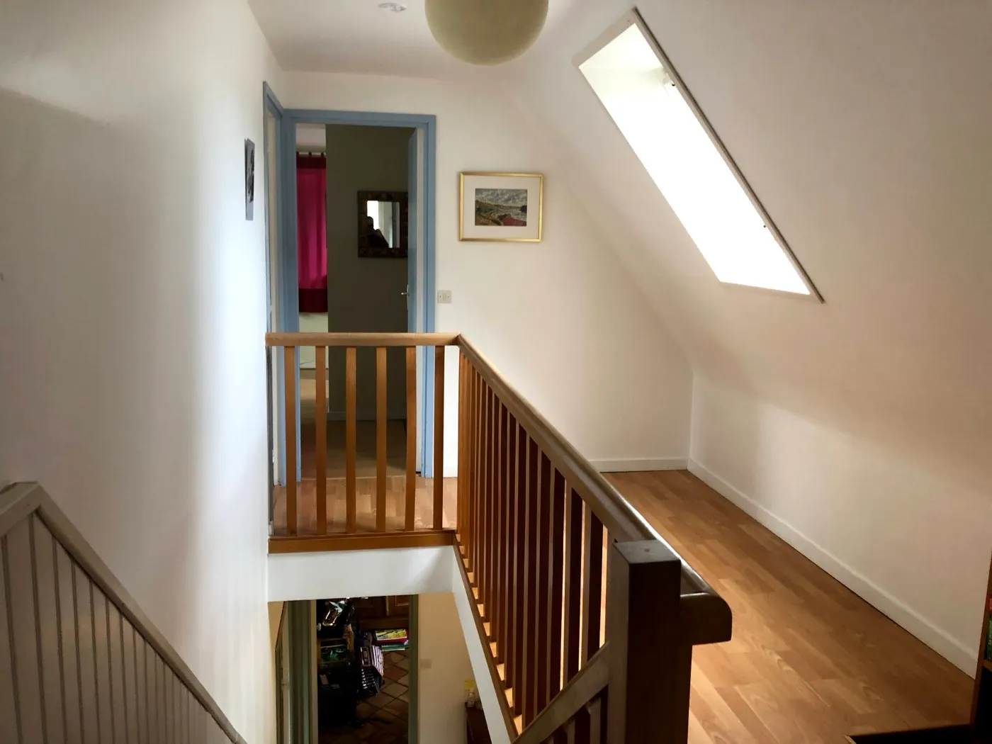 Avant travaux : Palier escalier bois — Aile de maison, Croix, Croix