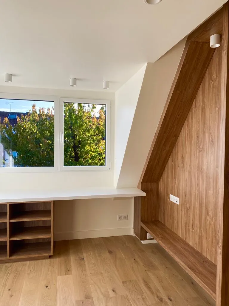 Bureau sur mesure habillage noyer — Aile de maison, Croix, Croix